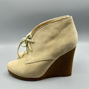 Aldo Boots Womens 39 Beige Suede Chukka Wedge Booties Almond Toe Lace Up Casual